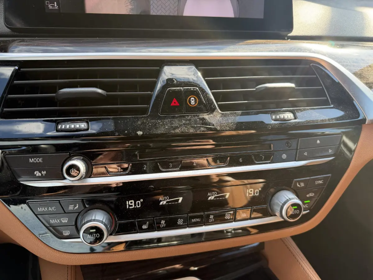 530d High Executive M-Sport | 360* Camera | Harmon Kardon | Navigatie | Stoelverwarming |