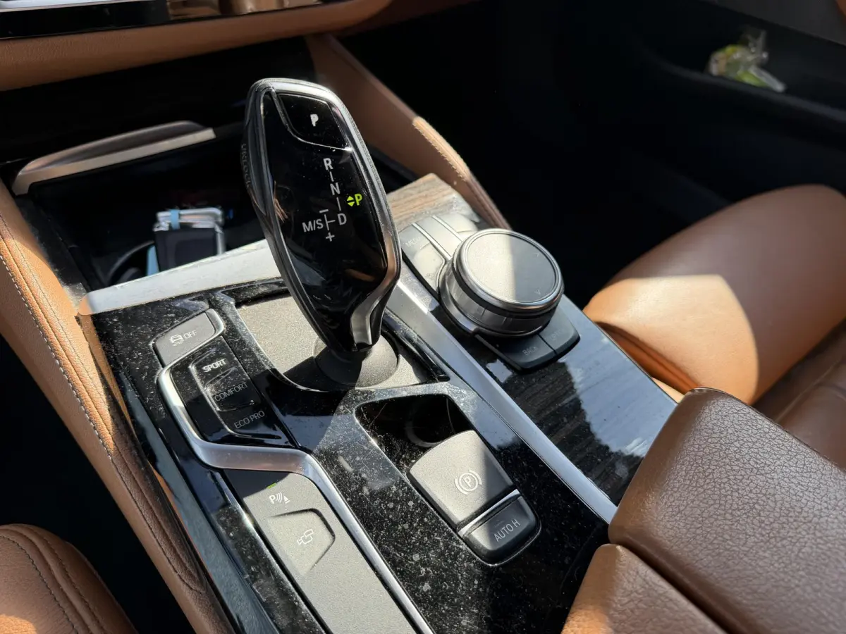 530d High Executive M-Sport | 360* Camera | Harmon Kardon | Navigatie | Stoelverwarming |