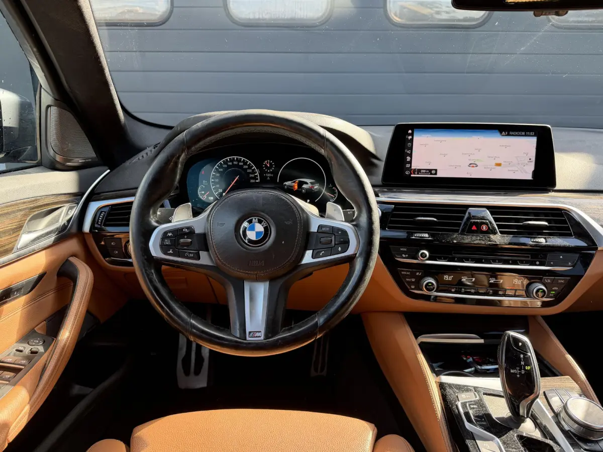 530d High Executive M-Sport | 360* Camera | Harmon Kardon | Navigatie | Stoelverwarming |