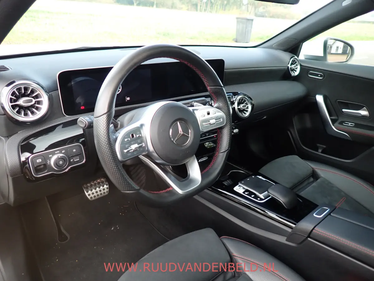 200 AMG / PANODAK / SFEERVERLICHTING / CAMERA / CRUISE / NAVI