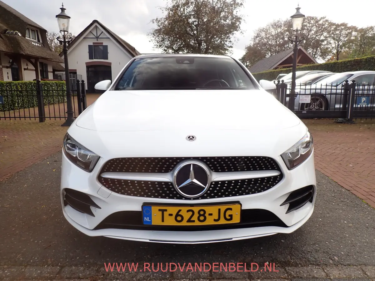 200 AMG / PANODAK / SFEERVERLICHTING / CAMERA / CRUISE / NAVI