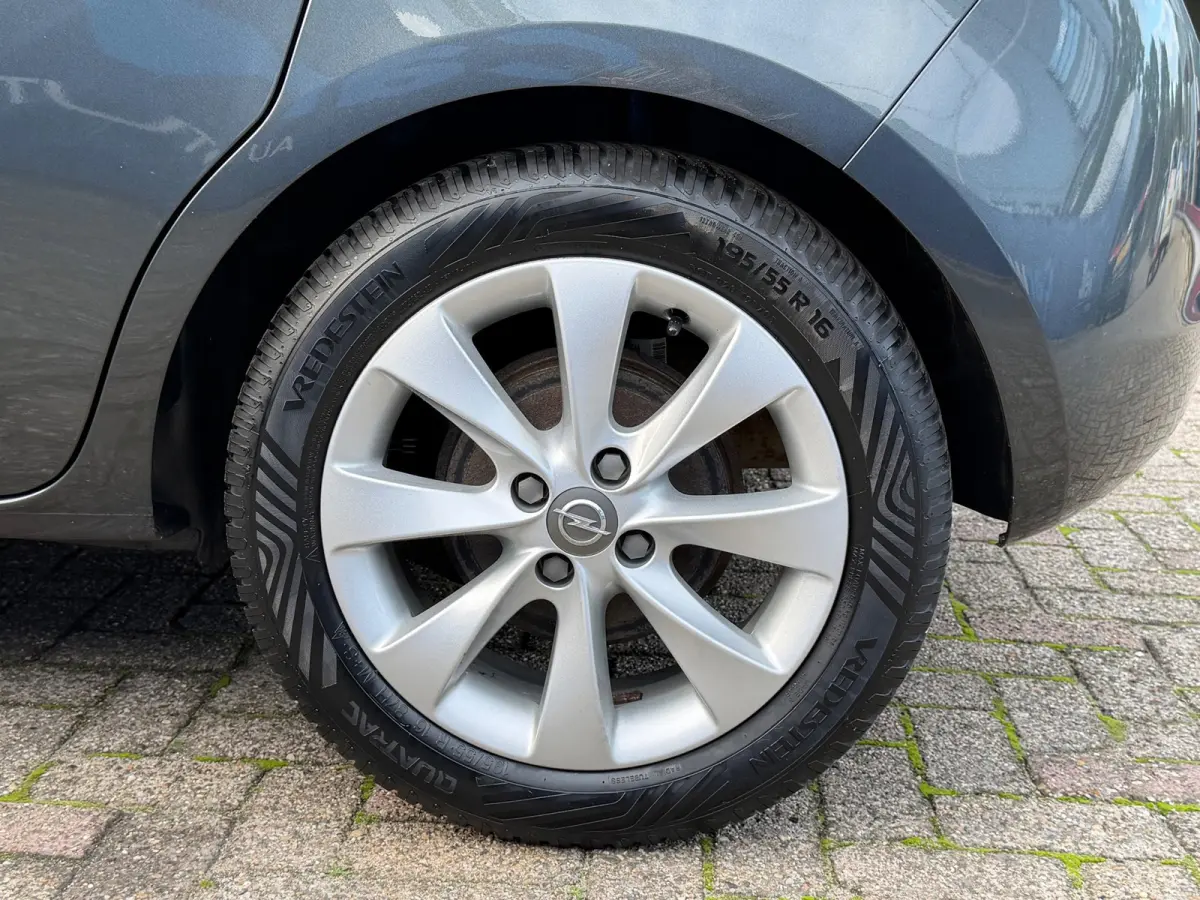 1.4 Favourite|3e Eigenaar|Navi|Airco|Cruise|PDC|ElekRamen|LMV|Isofix|DealerOnderhouden|Apk tot 11-02-2027|
