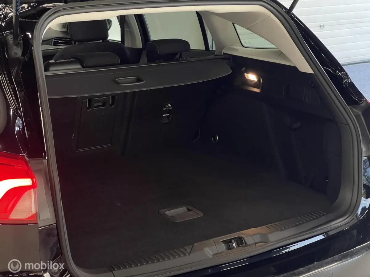 Titanium Business | ACC | Keyless | Stoel- & Stuurverwarming | LED | CarPlay