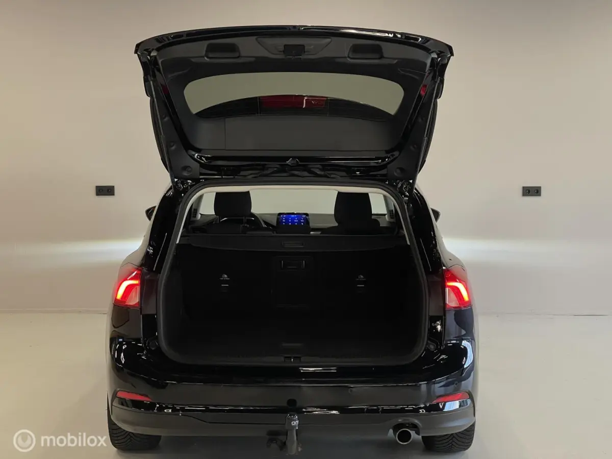 Titanium Business | ACC | Keyless | Stoel- & Stuurverwarming | LED | CarPlay