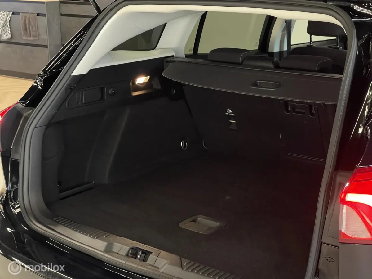 Titanium Business | ACC | Keyless | Stoel- & Stuurverwarming | LED | CarPlay