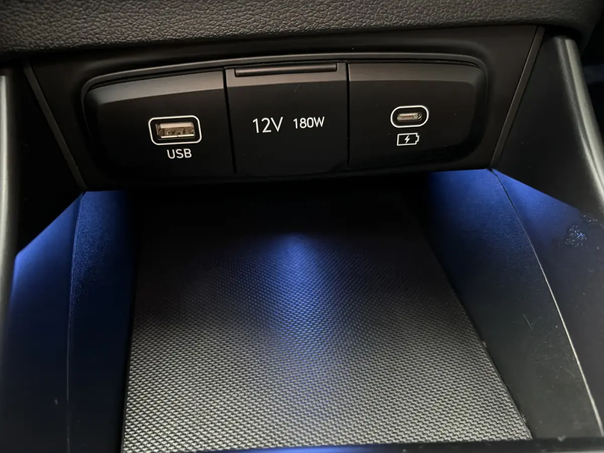 1.2 MPI 85pk Comfort | Carplay | Camera | Navigatie |16-inch Velgen | Cruise control | DAB | Bluetooth | Parkeersensoren | BLIS | Airco | Middenarmsteun