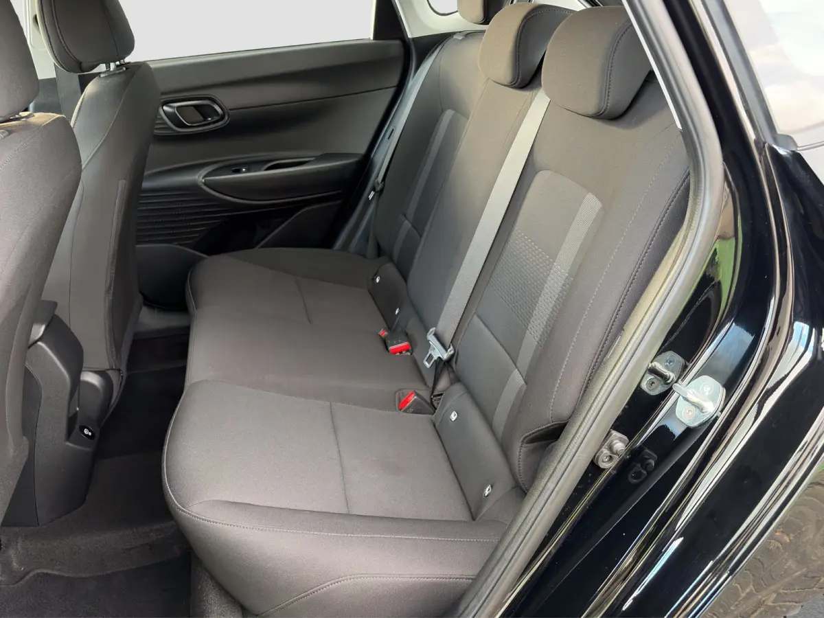 1.2 MPI 85pk Comfort | Carplay | Camera | Navigatie |16-inch Velgen | Cruise control | DAB | Bluetooth | Parkeersensoren | BLIS | Airco | Middenarmsteun