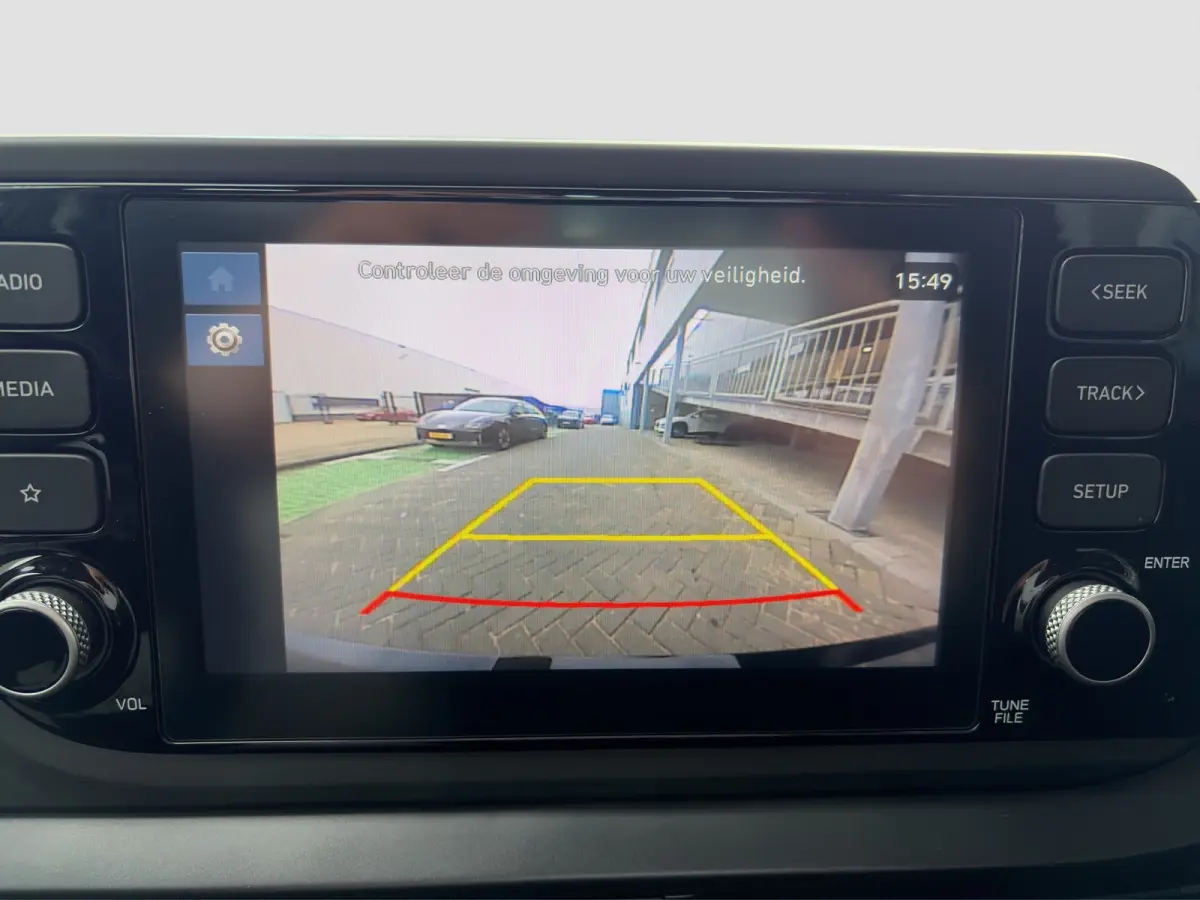 1.2 MPI 85pk Comfort | Carplay | Camera | Navigatie |16-inch Velgen | Cruise control | DAB | Bluetooth | Parkeersensoren | BLIS | Airco | Middenarmsteun