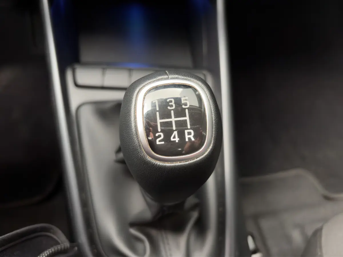 1.2 MPI 85pk Comfort | Carplay | Camera | Navigatie |16-inch Velgen | Cruise control | DAB | Bluetooth | Parkeersensoren | BLIS | Airco | Middenarmsteun
