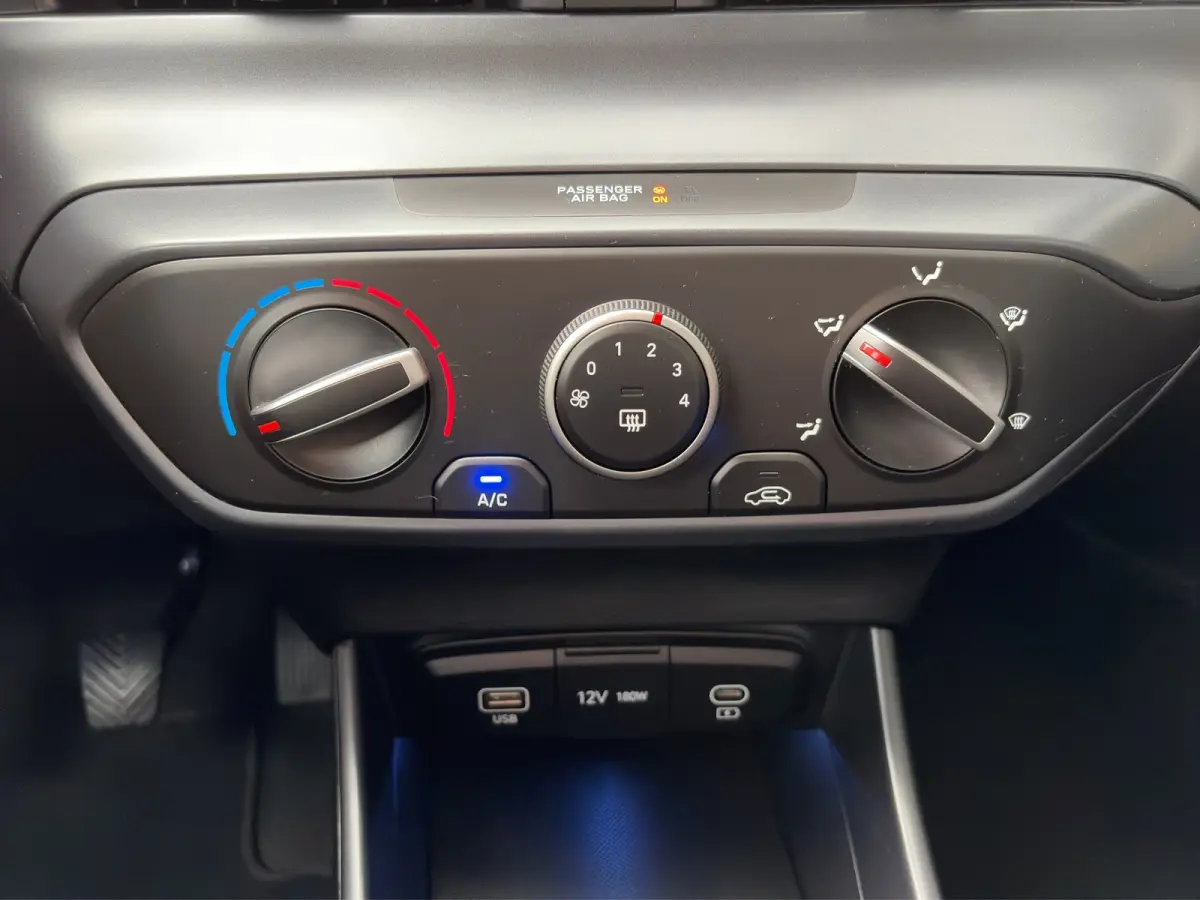 1.2 MPI 85pk Comfort | Carplay | Camera | Navigatie |16-inch Velgen | Cruise control | DAB | Bluetooth | Parkeersensoren | BLIS | Airco | Middenarmsteun