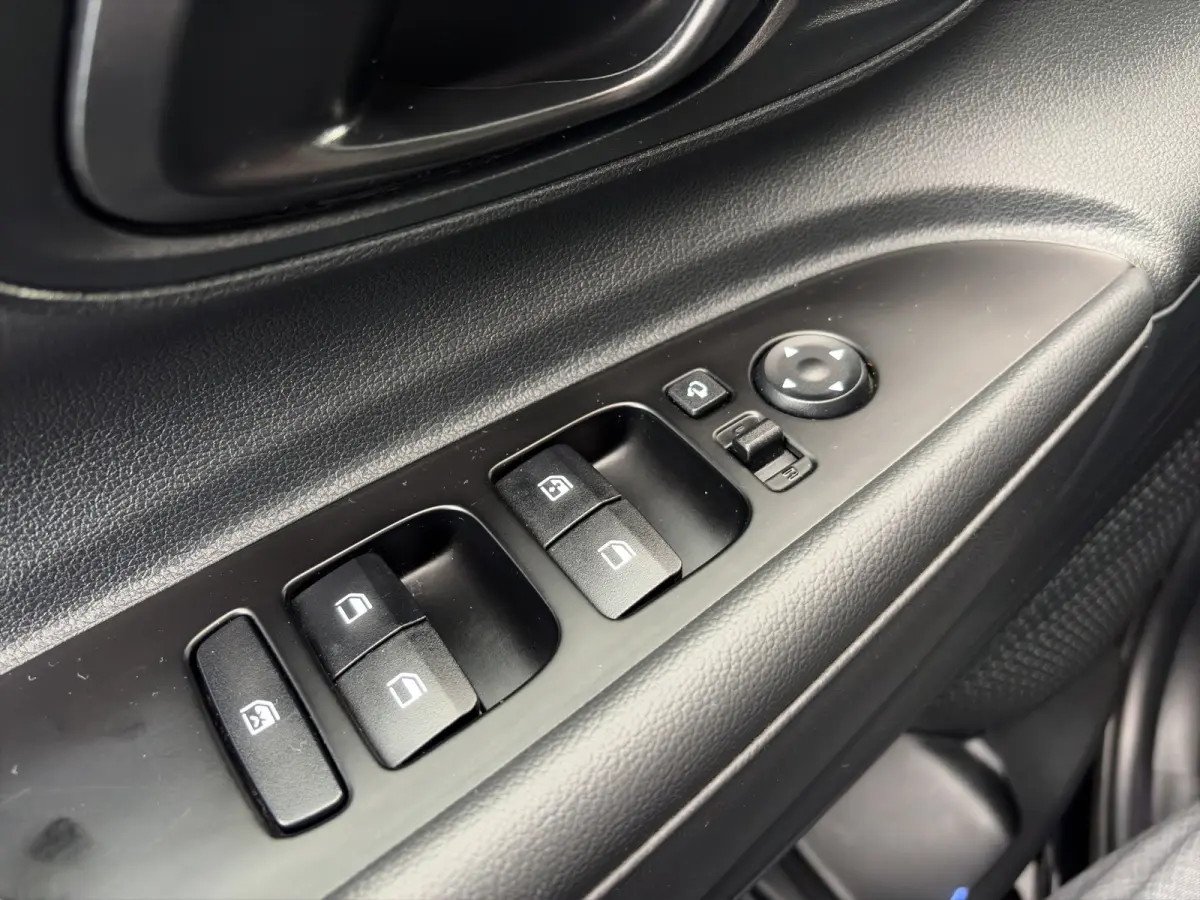 1.2 MPI 85pk Comfort | Carplay | Camera | Navigatie |16-inch Velgen | Cruise control | DAB | Bluetooth | Parkeersensoren | BLIS | Airco | Middenarmsteun