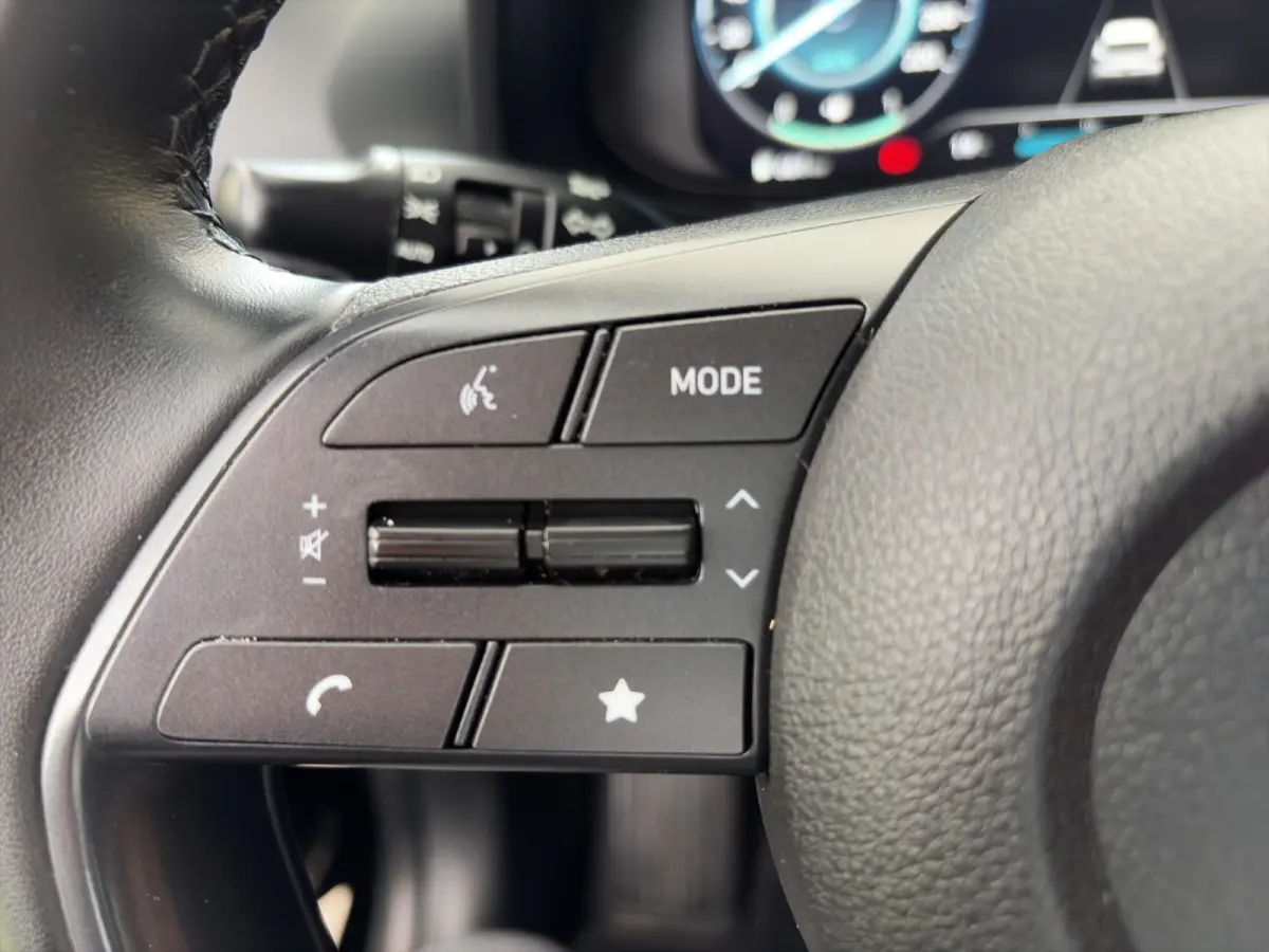 1.2 MPI 85pk Comfort | Carplay | Camera | Navigatie |16-inch Velgen | Cruise control | DAB | Bluetooth | Parkeersensoren | BLIS | Airco | Middenarmsteun