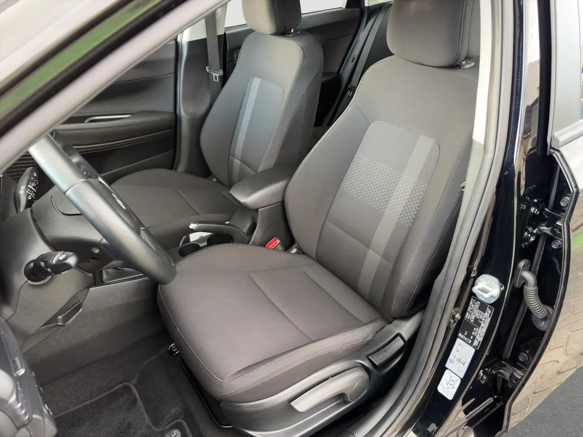 1.2 MPI 85pk Comfort | Carplay | Camera | Navigatie |16-inch Velgen | Cruise control | DAB | Bluetooth | Parkeersensoren | BLIS | Airco | Middenarmsteun