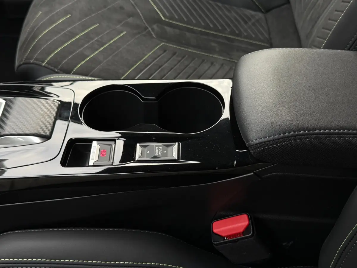 1.2 Hybrid 110 e-DCS6 GT | Dodehoek | Alcantara stoel | ACC