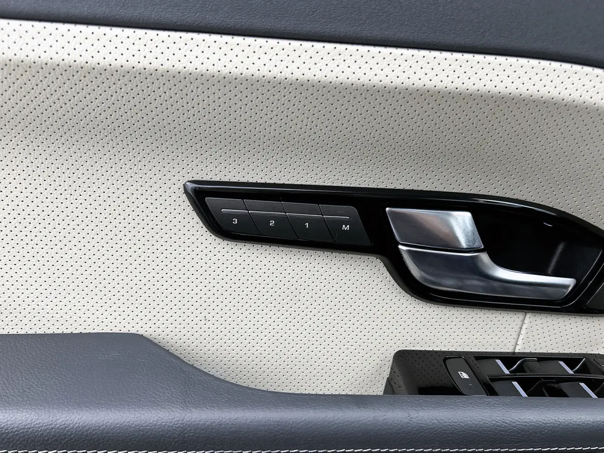 2.0 Si 4WD Dynamic (Goed Onderh, Panorama,Carplay, Camera, Navi, StoelV, Parkeerhulp V+A, Etc)