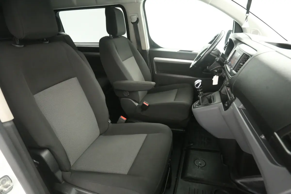 2.0 CDTI L3H1 | Dubbele Cabine | Airco | Cruise | Camera | Trekhaak | Carplay | Parkeersens.