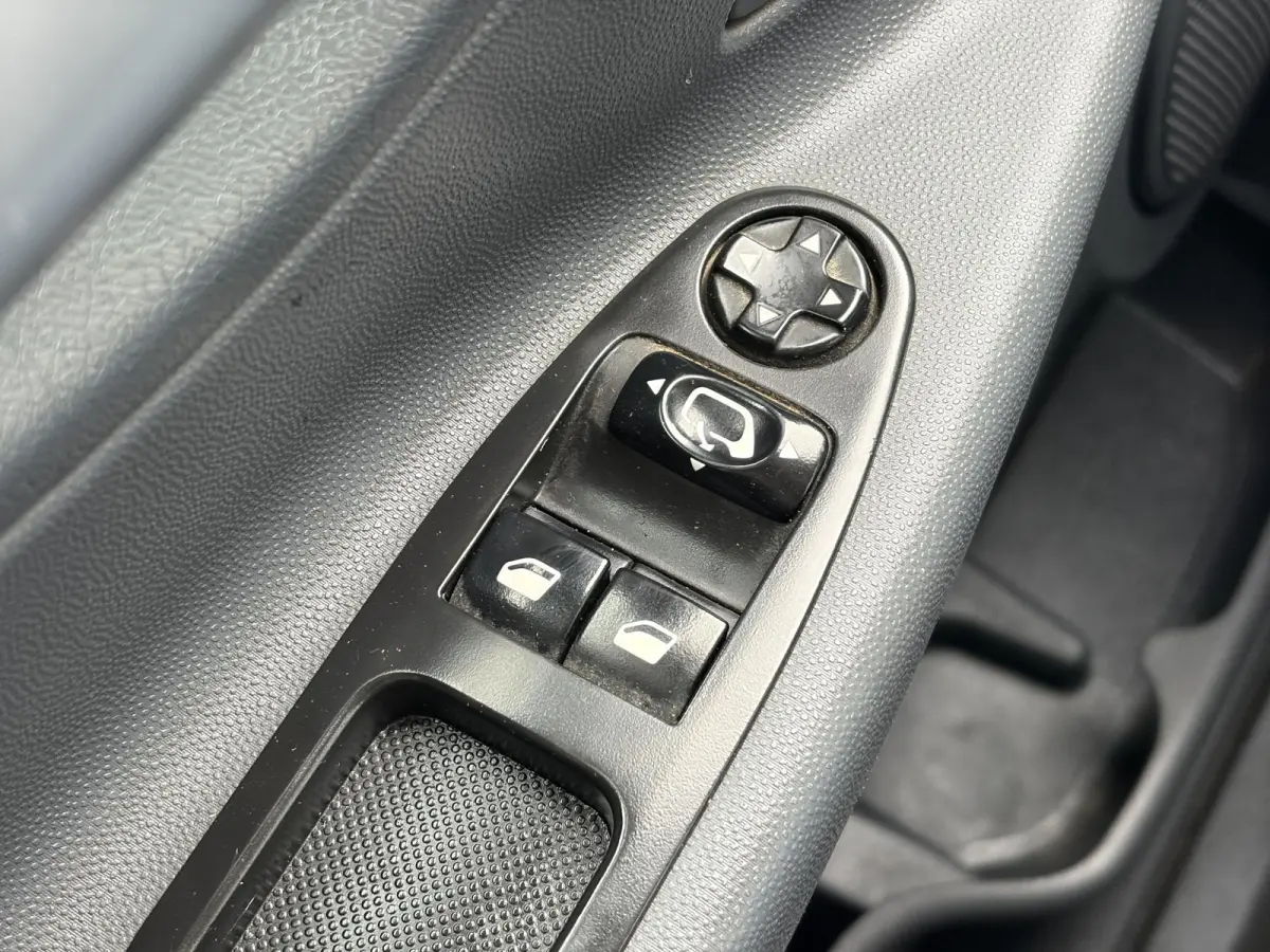 2.0 HDI L2H1*A/C*3-PERS*CRUISE*NAVI*PDC*IMPERIAAL*