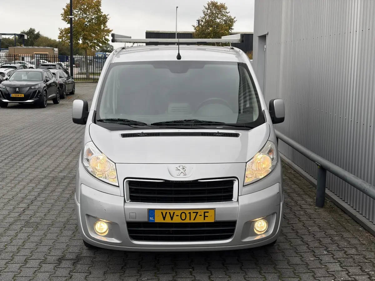 2.0 HDI L2H1*A/C*3-PERS*CRUISE*NAVI*PDC*IMPERIAAL*