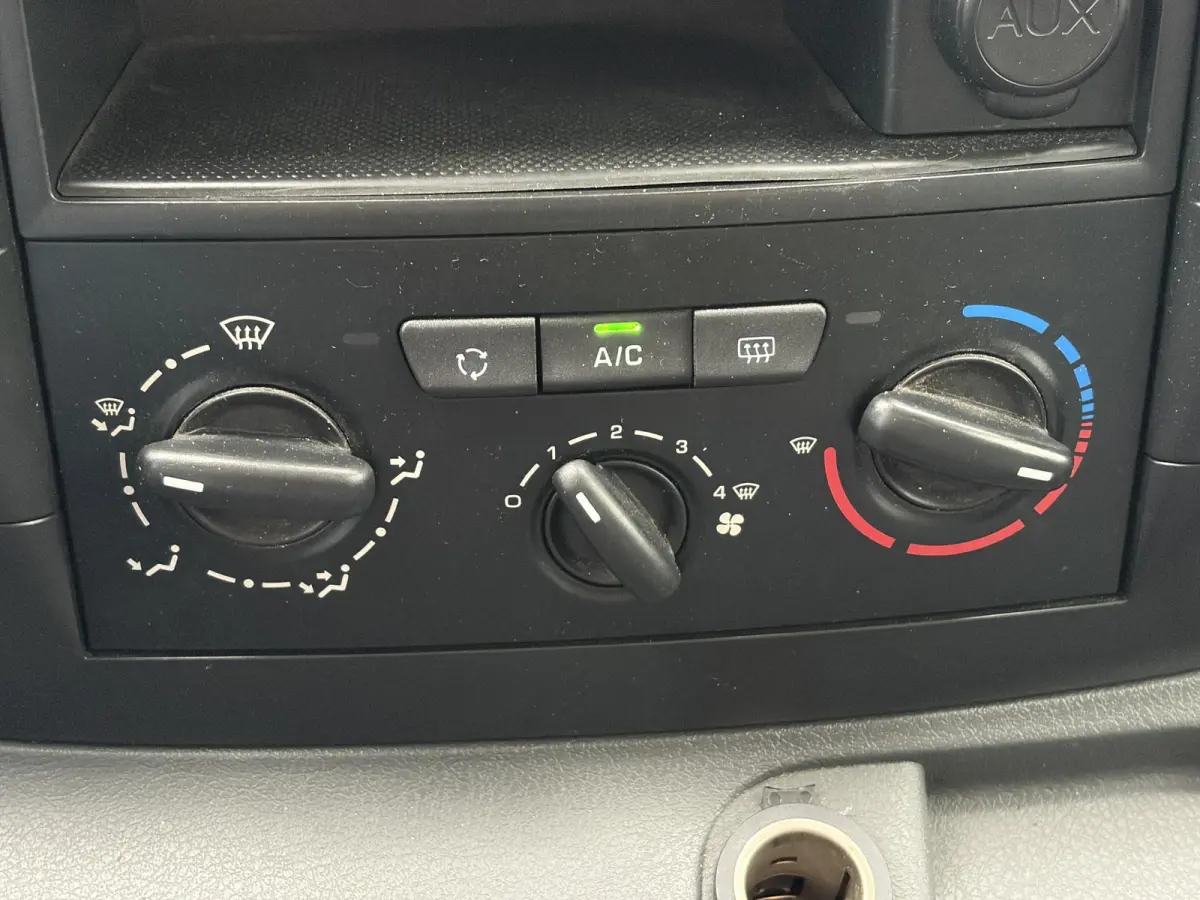 2.0 HDI L2H1*A/C*3-PERS*CRUISE*NAVI*PDC*IMPERIAAL*