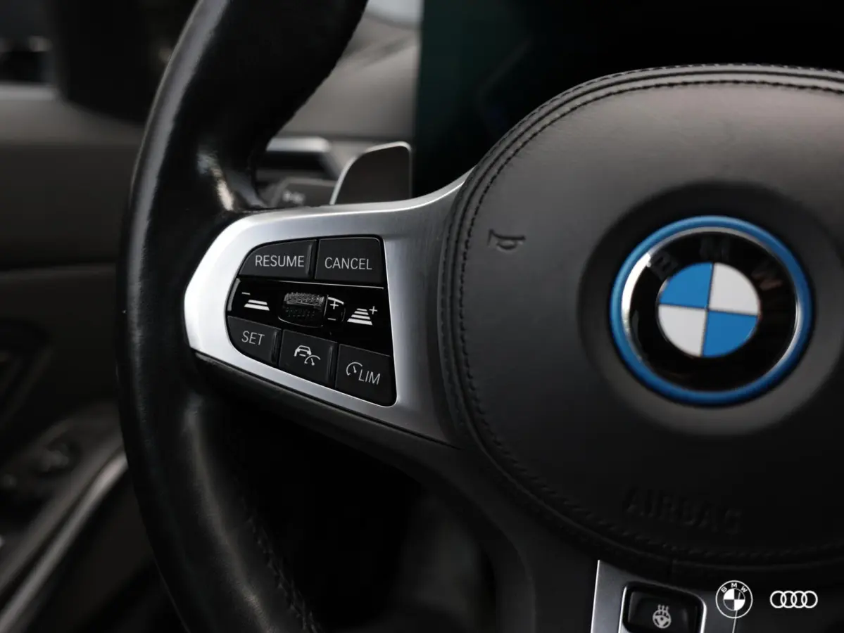 330e M-Sport PRO / ACC / LEDER / HEAD UP / HARMAN KARDON / EL STOEL MET GEHEUGEN / VERW STOEL- & STUUR