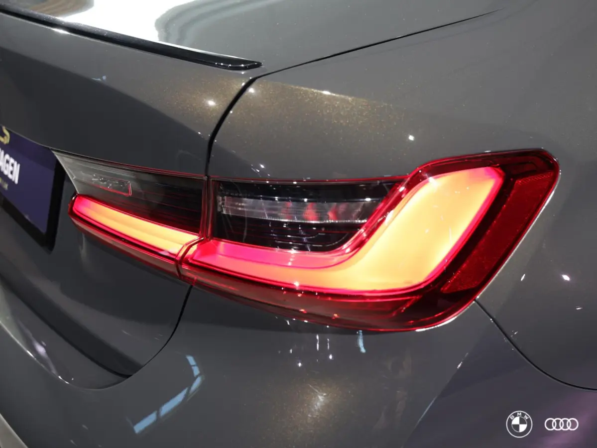 330e M-Sport PRO / ACC / LEDER / HEAD UP / HARMAN KARDON / EL STOEL MET GEHEUGEN / VERW STOEL- & STUUR