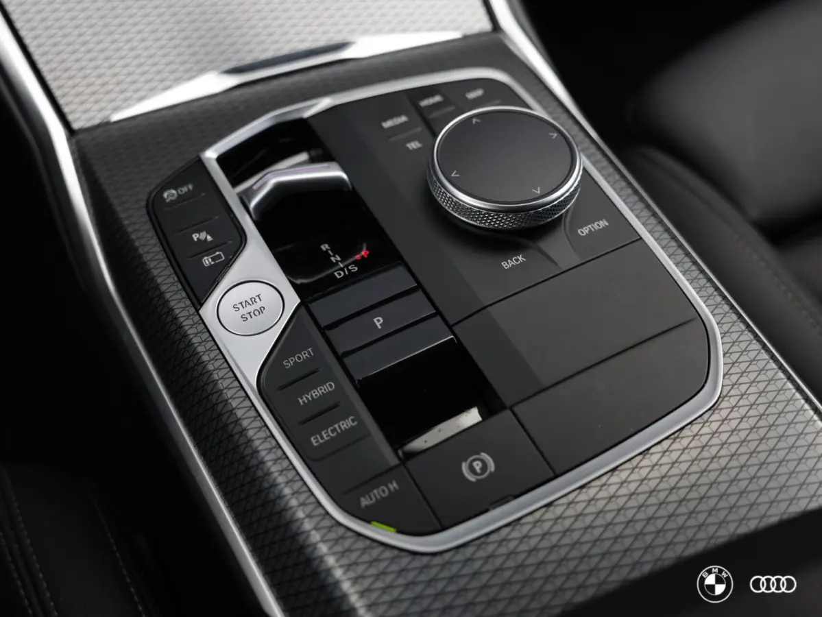 330e M-Sport PRO / ACC / LEDER / HEAD UP / HARMAN KARDON / EL STOEL MET GEHEUGEN / VERW STOEL- & STUUR