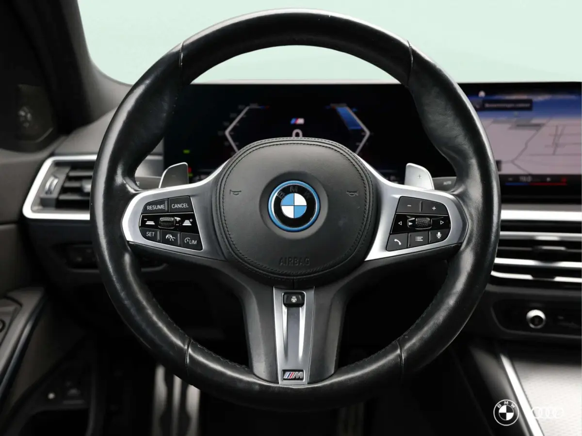 330e M-Sport PRO / ACC / LEDER / HEAD UP / HARMAN KARDON / EL STOEL MET GEHEUGEN / VERW STOEL- & STUUR