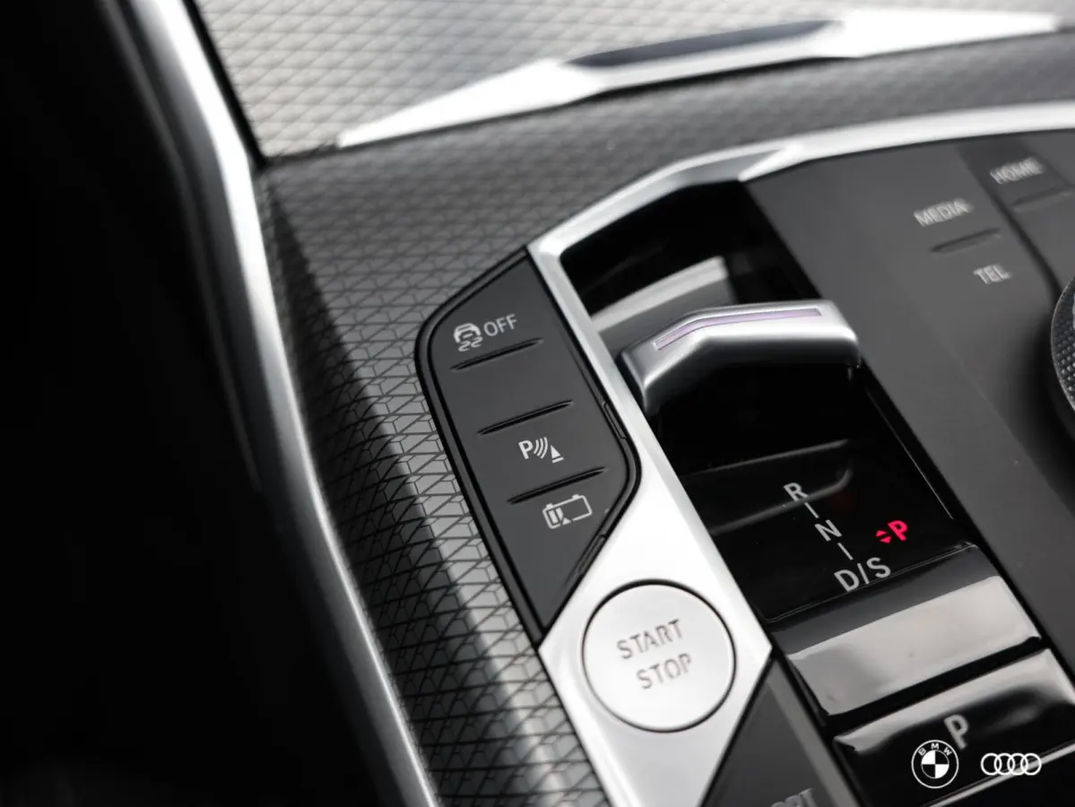330e M-Sport PRO / ACC / LEDER / HEAD UP / HARMAN KARDON / EL STOEL MET GEHEUGEN / VERW STOEL- & STUUR