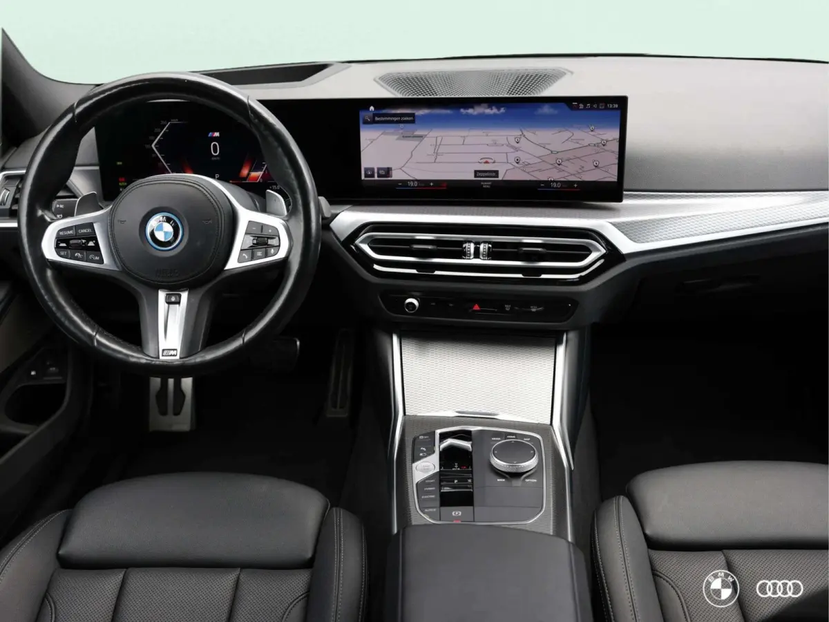 330e M-Sport PRO / ACC / LEDER / HEAD UP / HARMAN KARDON / EL STOEL MET GEHEUGEN / VERW STOEL- & STUUR