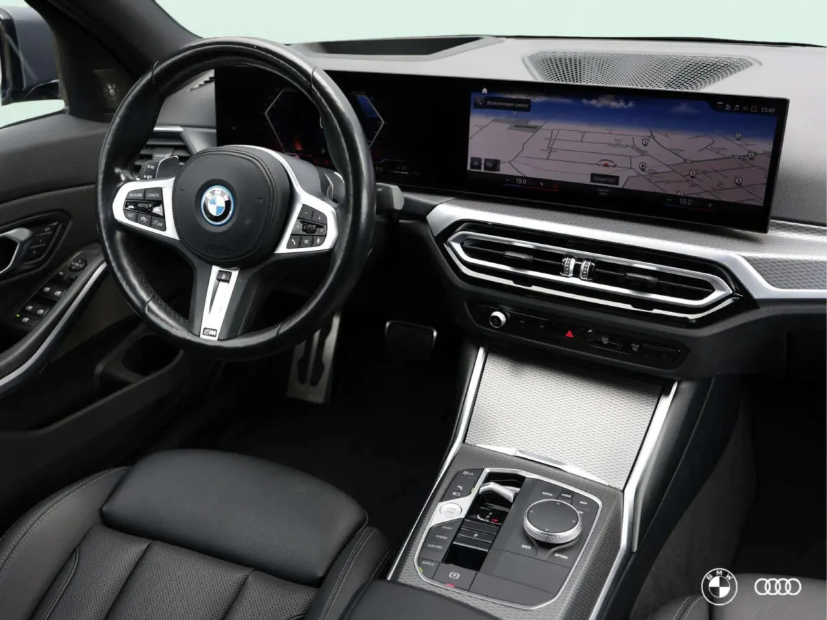 330e M-Sport PRO / ACC / LEDER / HEAD UP / HARMAN KARDON / EL STOEL MET GEHEUGEN / VERW STOEL- & STUUR