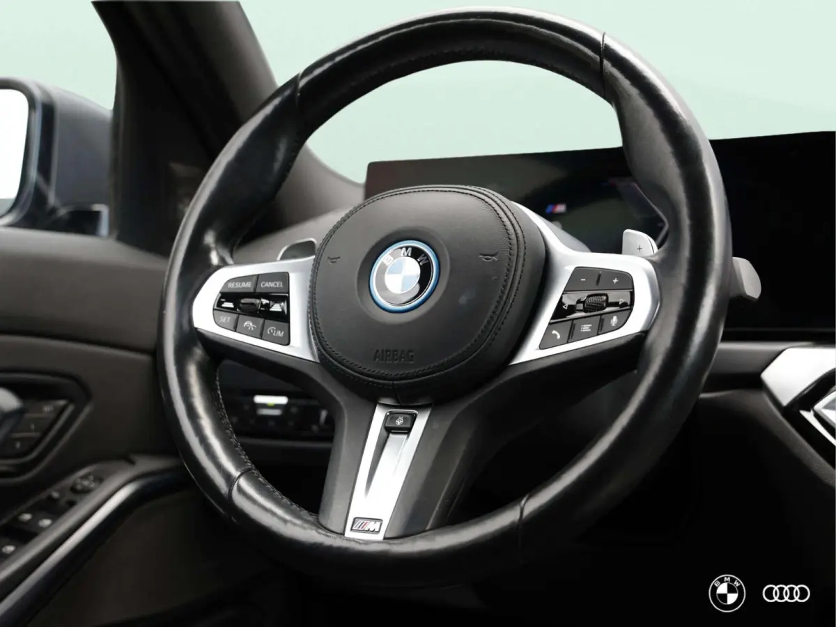 330e M-Sport PRO / ACC / LEDER / HEAD UP / HARMAN KARDON / EL STOEL MET GEHEUGEN / VERW STOEL- & STUUR