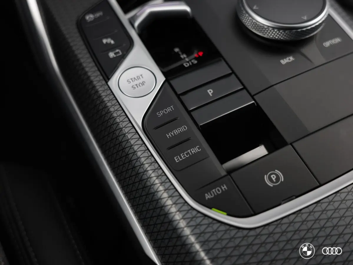 330e M-Sport PRO / ACC / LEDER / HEAD UP / HARMAN KARDON / EL STOEL MET GEHEUGEN / VERW STOEL- & STUUR
