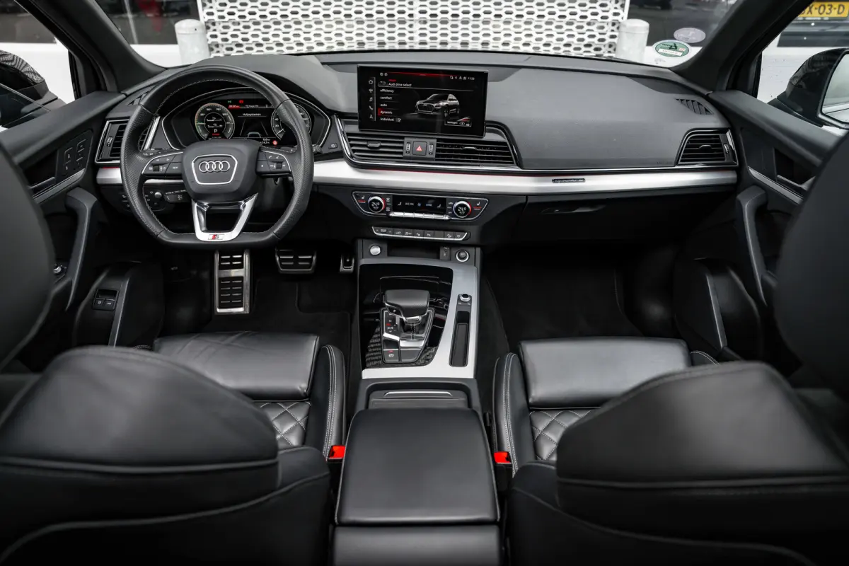 55 TFSI e S edition Competition | Achteruitrijcamera | Apple Carplay/Android Auto|telefoonintegratie premium | Cruise control adaptief met Stop&Go | Luchtvering | Panoramadak | Trekhaak | Me