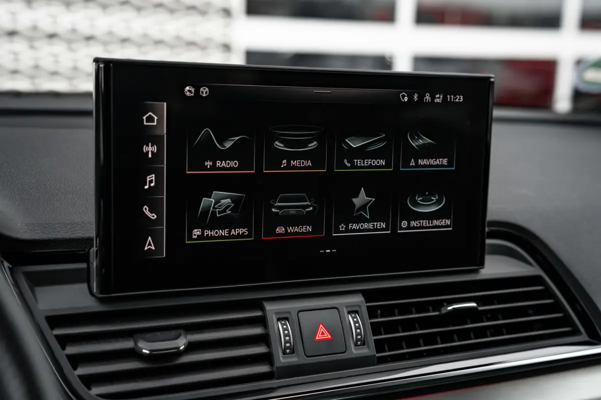 55 TFSI e S edition Competition | Achteruitrijcamera | Apple Carplay/Android Auto|telefoonintegratie premium | Cruise control adaptief met Stop&Go | Luchtvering | Panoramadak | Trekhaak | Me