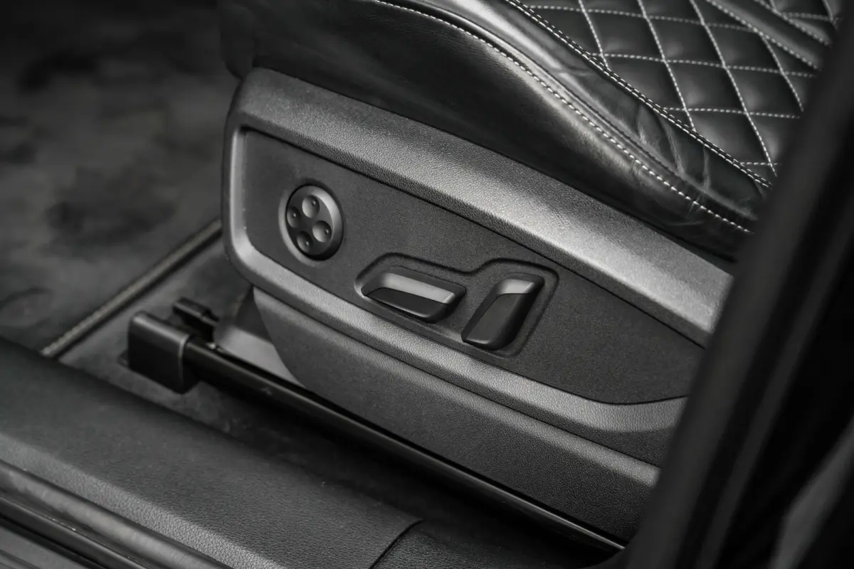55 TFSI e S edition Competition | Achteruitrijcamera | Apple Carplay/Android Auto|telefoonintegratie premium | Cruise control adaptief met Stop&Go | Luchtvering | Panoramadak | Trekhaak | Me