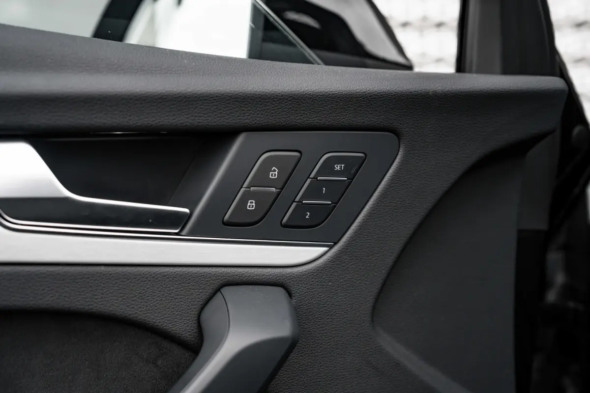 55 TFSI e S edition Competition | Achteruitrijcamera | Apple Carplay/Android Auto|telefoonintegratie premium | Cruise control adaptief met Stop&Go | Luchtvering | Panoramadak | Trekhaak | Me