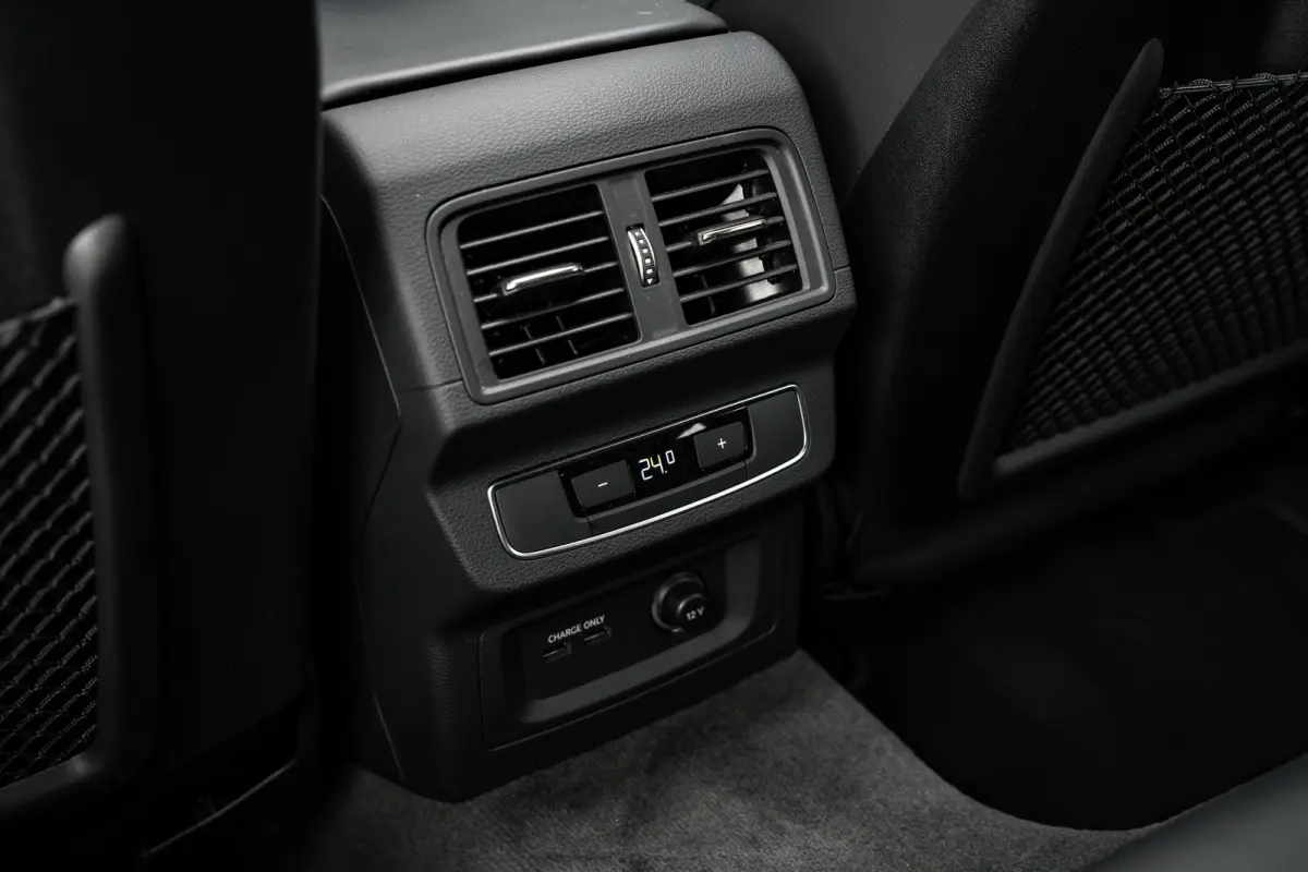 55 TFSI e S edition Competition | Achteruitrijcamera | Apple Carplay/Android Auto|telefoonintegratie premium | Cruise control adaptief met Stop&Go | Luchtvering | Panoramadak | Trekhaak | Me