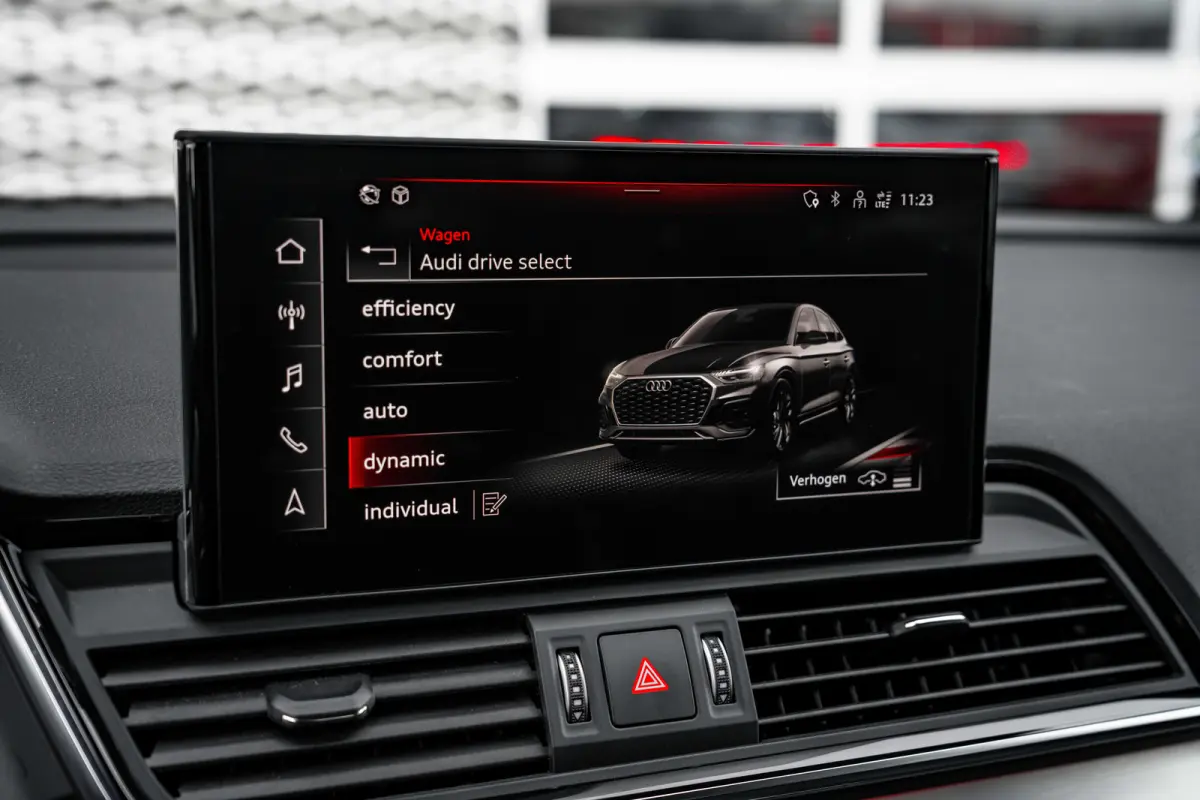 55 TFSI e S edition Competition | Achteruitrijcamera | Apple Carplay/Android Auto|telefoonintegratie premium | Cruise control adaptief met Stop&Go | Luchtvering | Panoramadak | Trekhaak | Me
