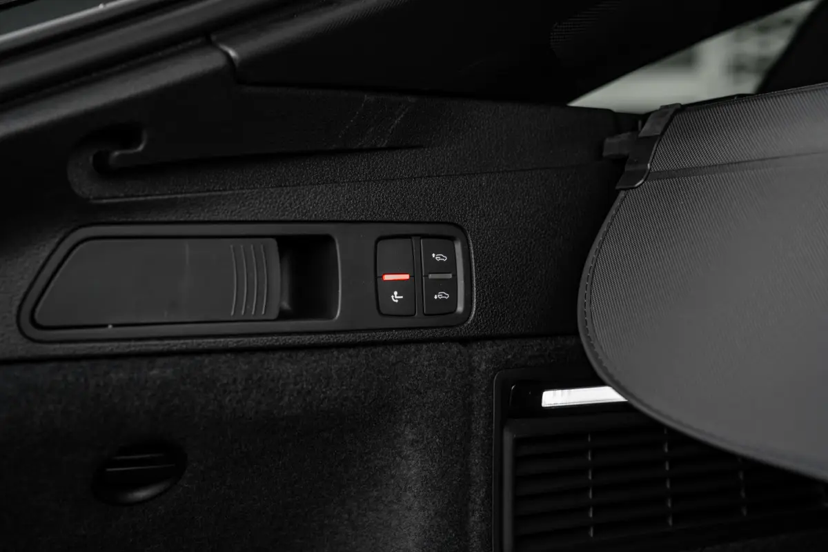 55 TFSI e S edition Competition | Achteruitrijcamera | Apple Carplay/Android Auto|telefoonintegratie premium | Cruise control adaptief met Stop&Go | Luchtvering | Panoramadak | Trekhaak | Me