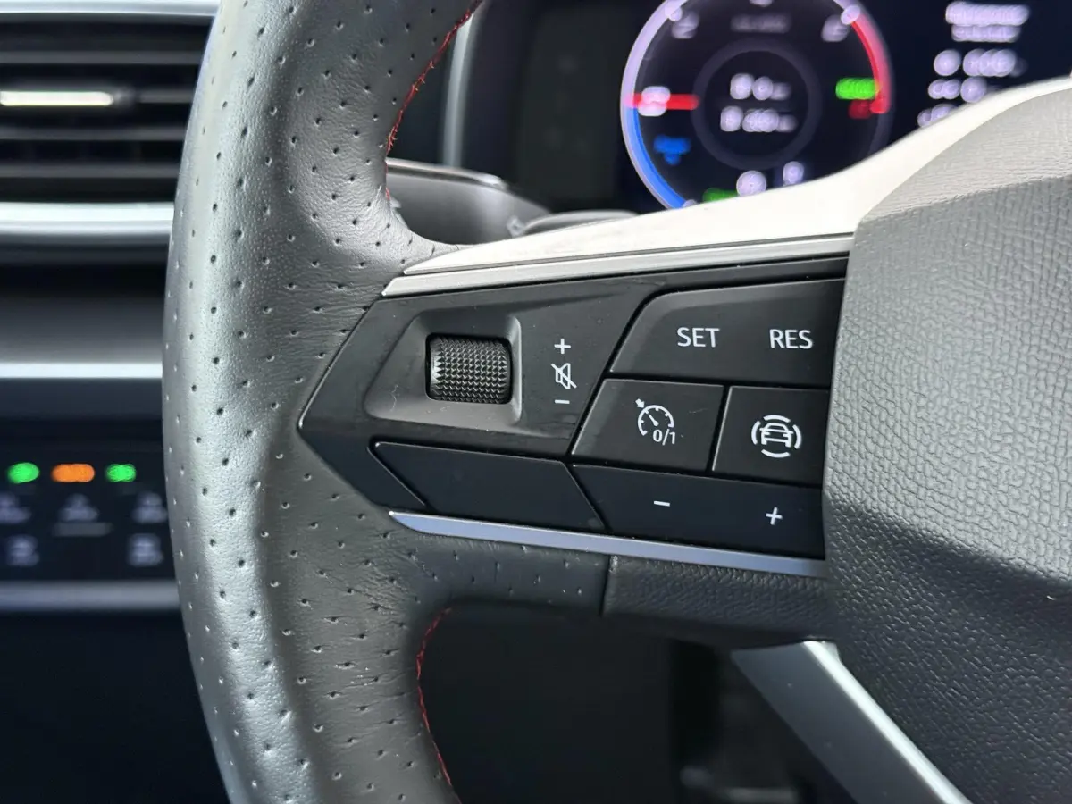 1.4 TSI eHybrid PHEV FR 204PK | SOH 98 % | STOEL/STUUR VERWARMING | PDC VOOR/ACHTER INCL. CAMERA | CARPLAY | KEYLESS |