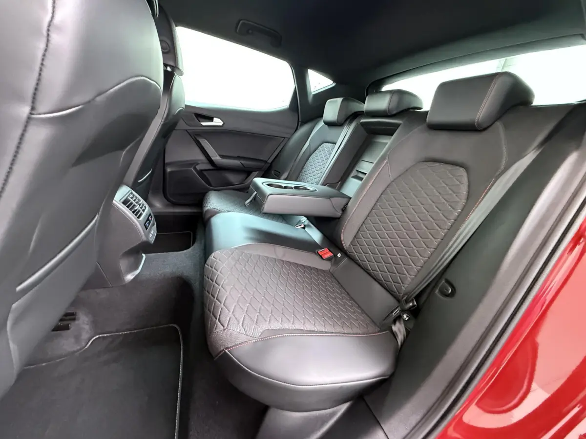 1.4 TSI eHybrid PHEV FR 204PK | SOH 98 % | STOEL/STUUR VERWARMING | PDC VOOR/ACHTER INCL. CAMERA | CARPLAY | KEYLESS |