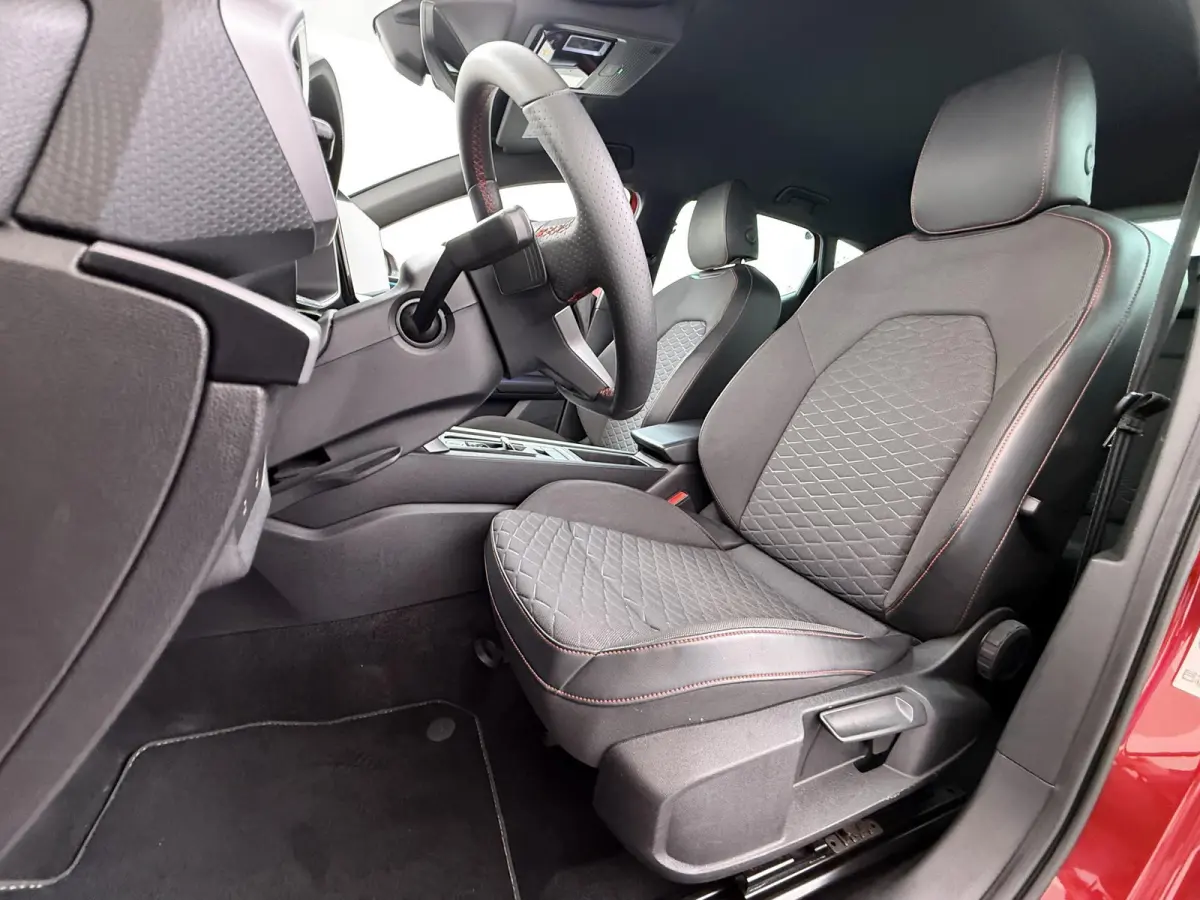 1.4 TSI eHybrid PHEV FR 204PK | SOH 98 % | STOEL/STUUR VERWARMING | PDC VOOR/ACHTER INCL. CAMERA | CARPLAY | KEYLESS |