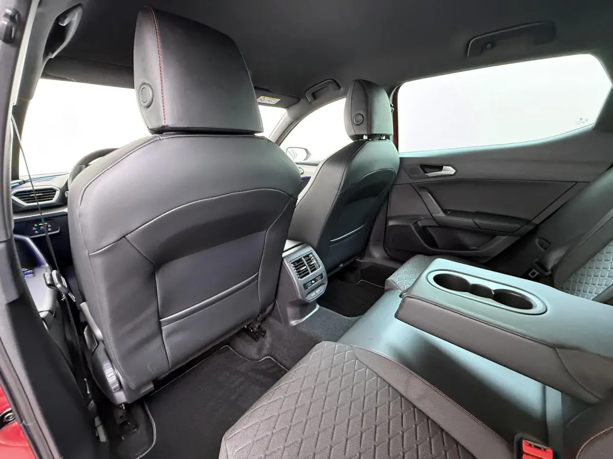 1.4 TSI eHybrid PHEV FR 204PK | SOH 98 % | STOEL/STUUR VERWARMING | PDC VOOR/ACHTER INCL. CAMERA | CARPLAY | KEYLESS |