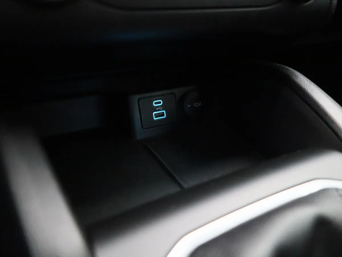 1.0 EcoBoost Connected | WORDT VERWACHT | APPLE CARPLAY - ANDROID AUTO | PARKEERSENSOREN | CRUISE CONTROL | AIRCO | LED VERLICHTING |