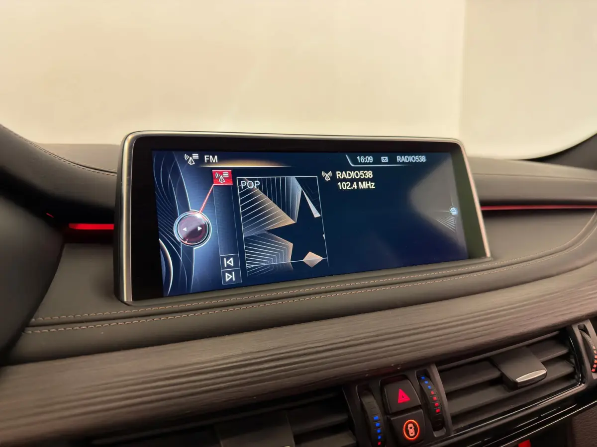 XDrive30d High Executive / Memory / ACC / Camera