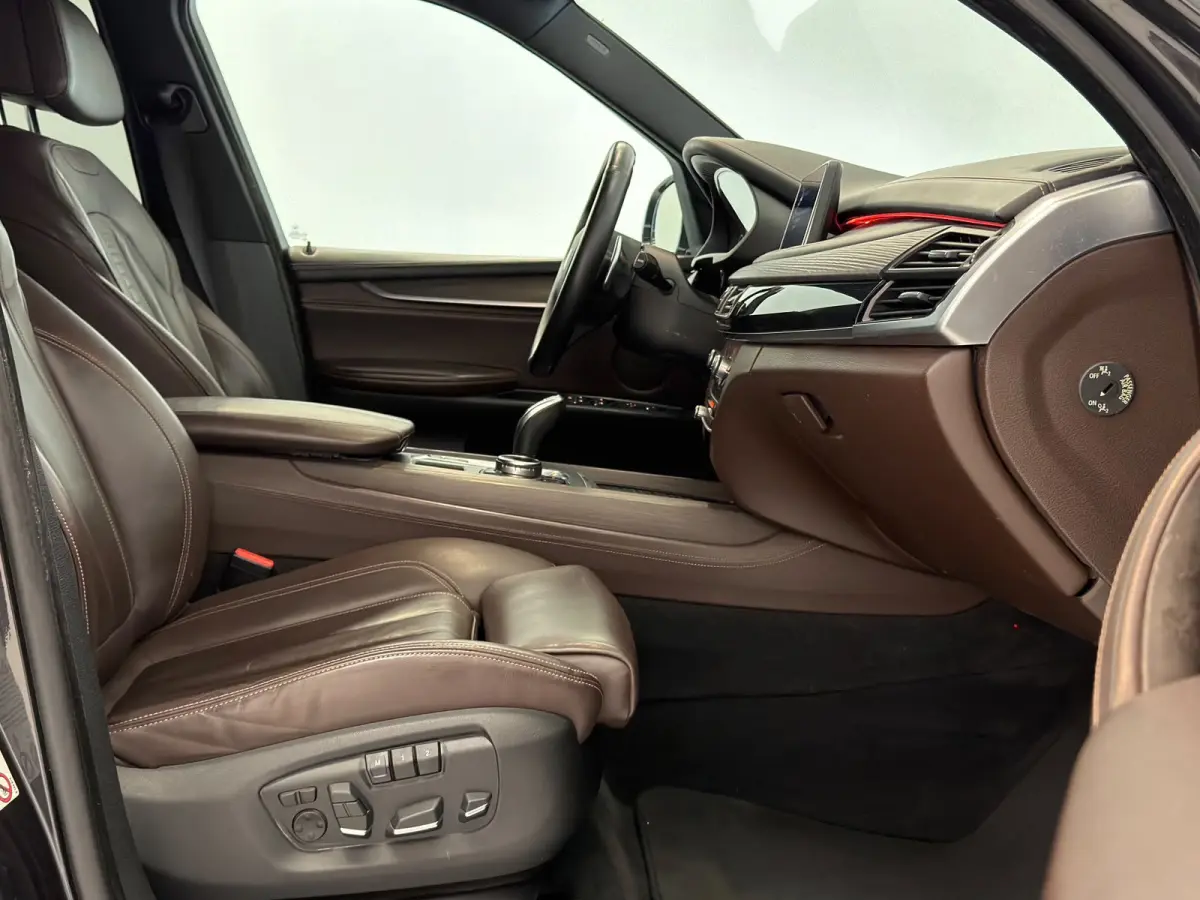 XDrive30d High Executive / Memory / ACC / Camera