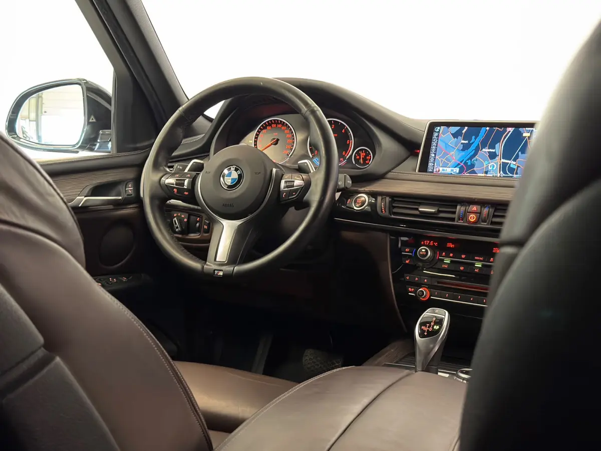 XDrive30d High Executive / Memory / ACC / Camera