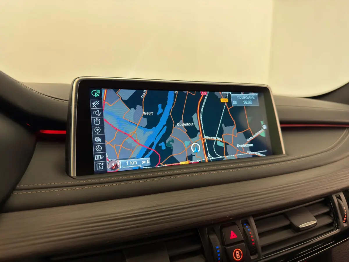 XDrive30d High Executive / Memory / ACC / Camera