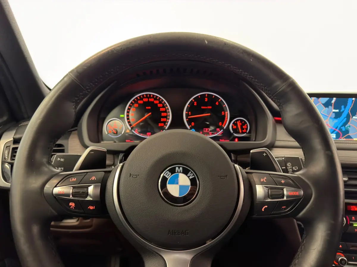 XDrive30d High Executive / Memory / ACC / Camera
