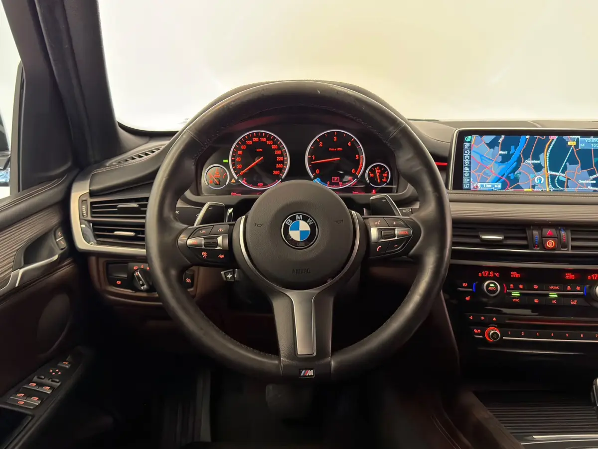 XDrive30d High Executive / Memory / ACC / Camera